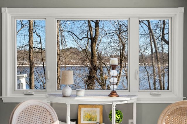 25 River Rd, Merrimac, MA 01860