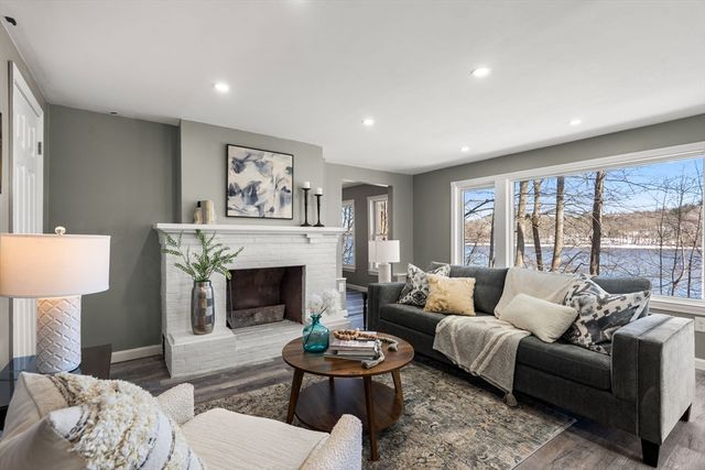 25 River Rd, Merrimac, MA 01860