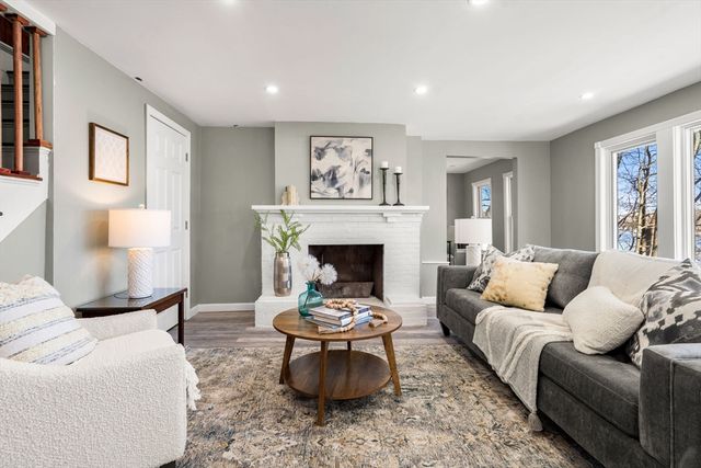 25 River Rd, Merrimac, MA 01860