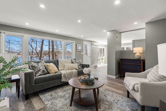 25 River Rd, Merrimac, MA 01860