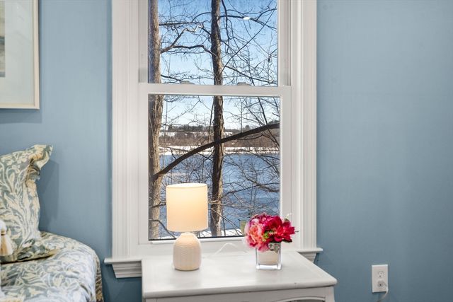 25 River Rd, Merrimac, MA 01860