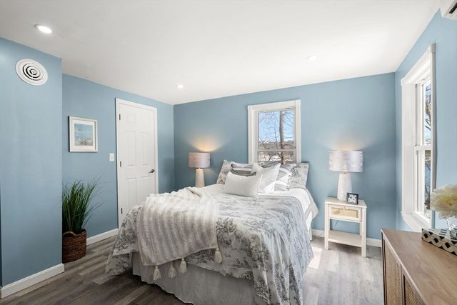 25 River Rd, Merrimac, MA 01860