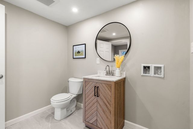 25 River Rd, Merrimac, MA 01860