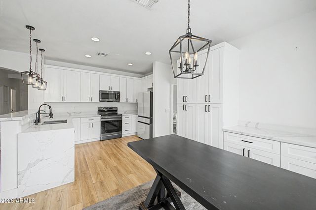 2707 W LAMAR Road, Phoenix, AZ 85017