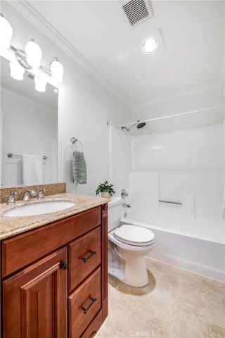 4000 W Victory Boulevard 204, Burbank, CA 91505