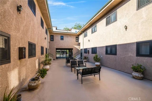 4000 W Victory Boulevard 204, Burbank, CA 91505