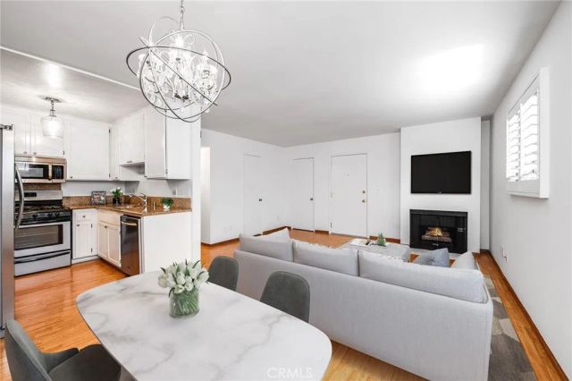 4000 W Victory Boulevard 204, Burbank, CA 91505