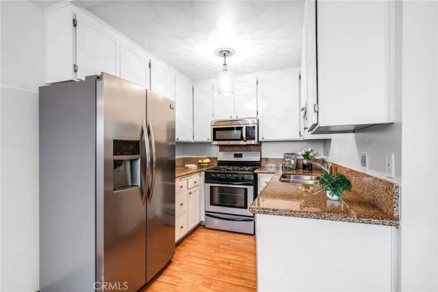 4000 W Victory Boulevard 204, Burbank, CA 91505