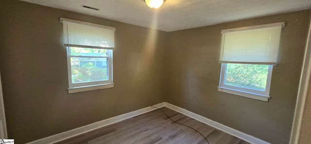 10 Glenwood Lane, Greenville, SC 29605