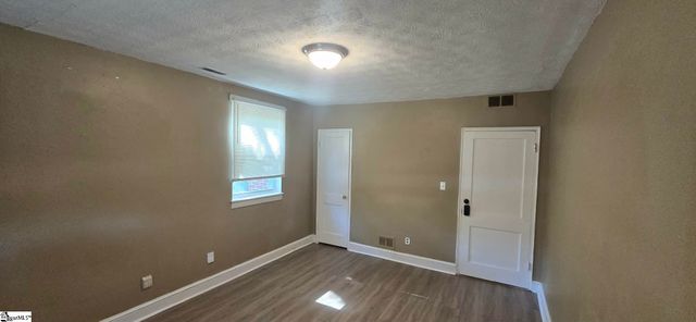 10 Glenwood Lane, Greenville, SC 29605