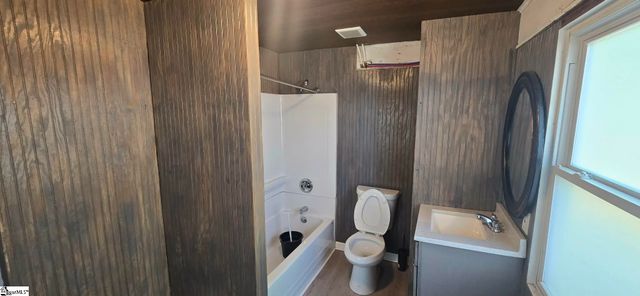 10 Glenwood Lane, Greenville, SC 29605