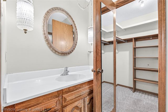 3406 Old Oaks Lane, Fort Smith, AR 72903