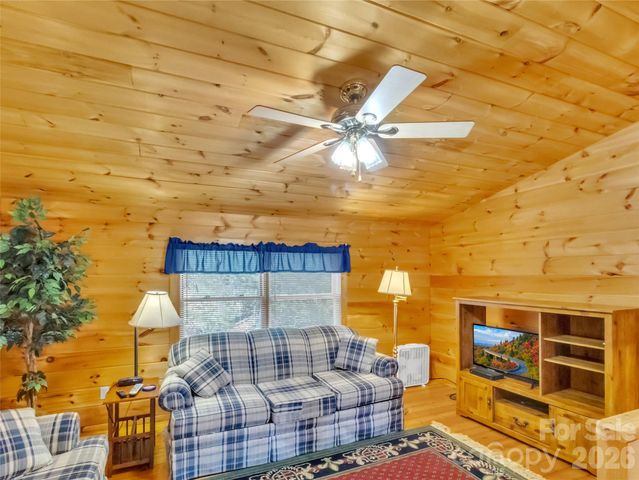 30 Edgewater Lane, Maggie Valley, NC 8751