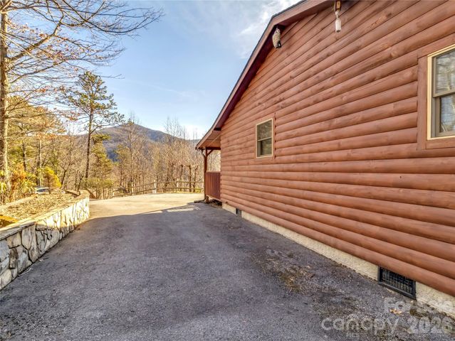 30 Edgewater Lane, Maggie Valley, NC 8751