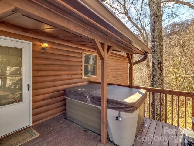 30 Edgewater Lane, Maggie Valley, NC 8751