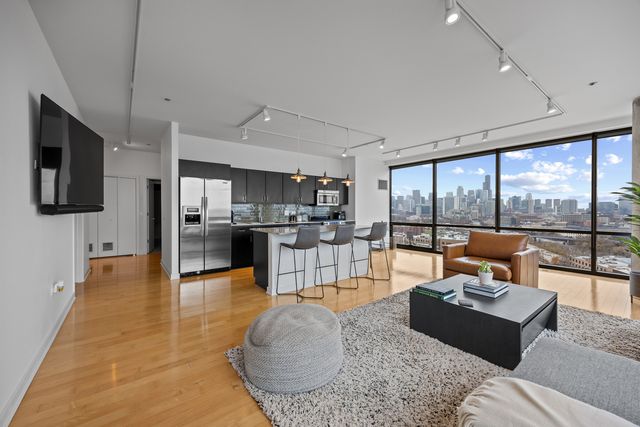 860 W Blackhawk Street 1702, Chicago, IL 60642