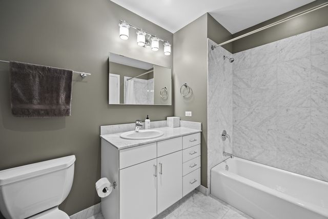 860 W Blackhawk Street 1702, Chicago, IL 60642