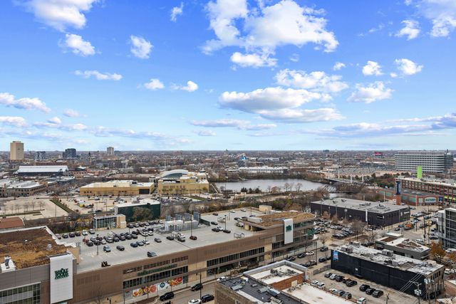 860 W Blackhawk Street 1702, Chicago, IL 60642