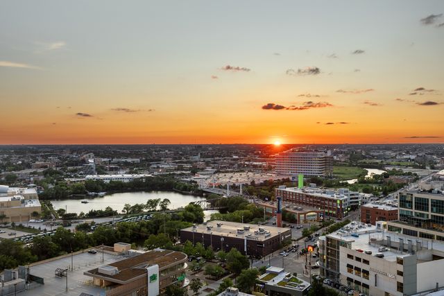 860 W Blackhawk Street 1702, Chicago, IL 60642