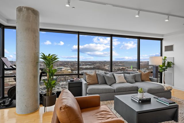 860 W Blackhawk Street 1702, Chicago, IL 60642