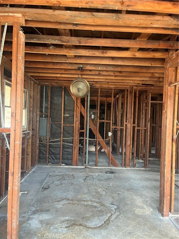 Image 2 of property listing at 560 W Cornell, Rialto, CA 92376