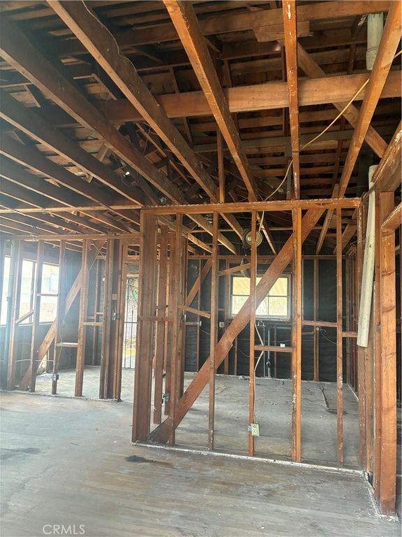 Image 3 of property listing at 560 W Cornell, Rialto, CA 92376