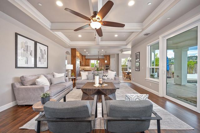 640 Russell Dr, Folsom, CA 95630