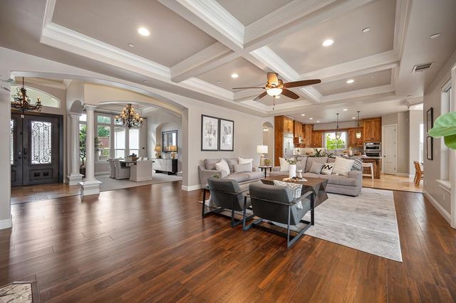 640 Russell Dr, Folsom, CA 95630
