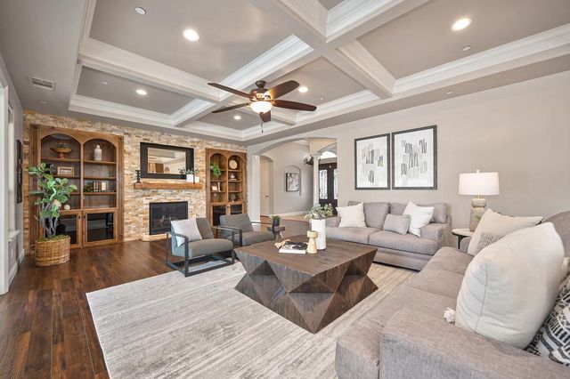 640 Russell Dr, Folsom, CA 95630