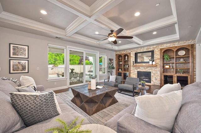 640 Russell Dr, Folsom, CA 95630