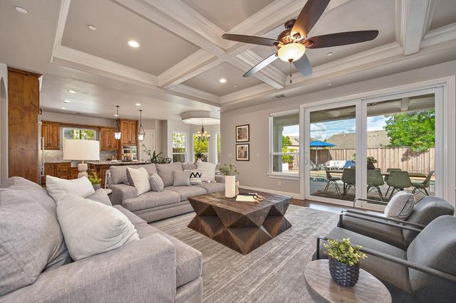 640 Russell Dr, Folsom, CA 95630