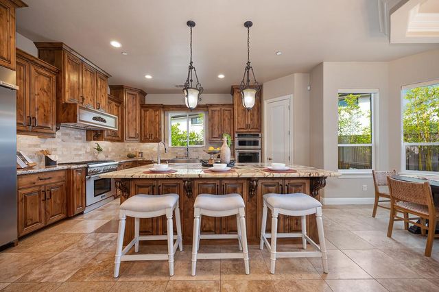640 Russell Dr, Folsom, CA 95630