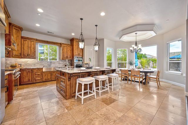 640 Russell Dr, Folsom, CA 95630