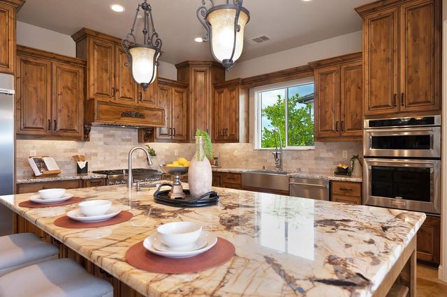 640 Russell Dr, Folsom, CA 95630