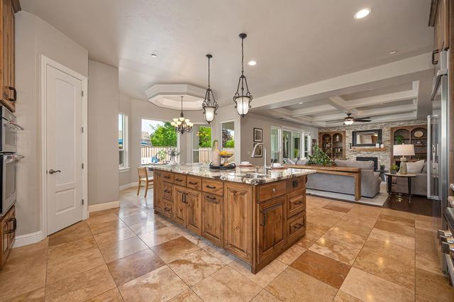 640 Russell Dr, Folsom, CA 95630