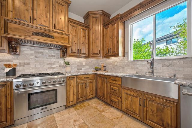 640 Russell Dr, Folsom, CA 95630