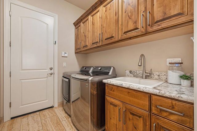 640 Russell Dr, Folsom, CA 95630