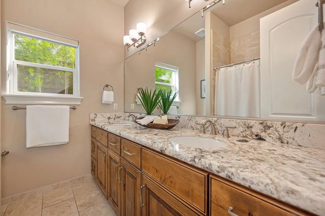 640 Russell Dr, Folsom, CA 95630