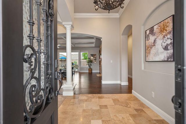 640 Russell Dr, Folsom, CA 95630
