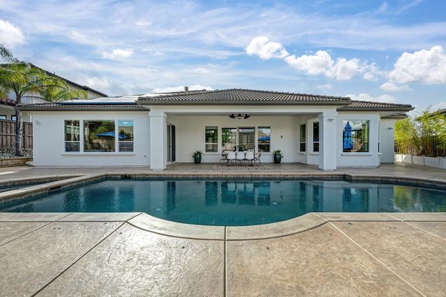 640 Russell Dr, Folsom, CA 95630