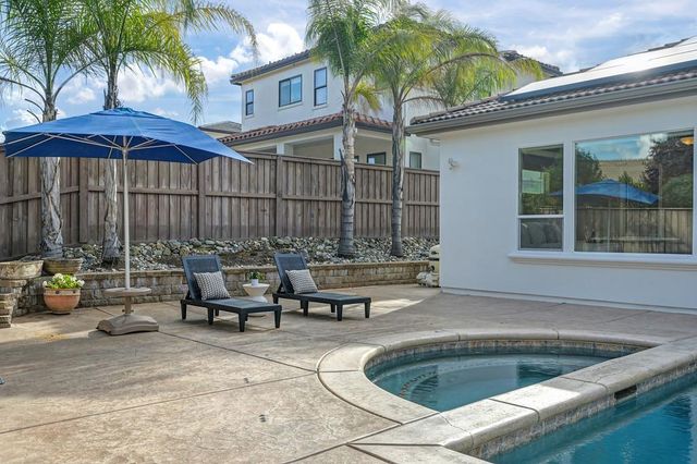 640 Russell Dr, Folsom, CA 95630