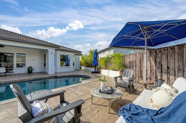 640 Russell Dr, Folsom, CA 95630
