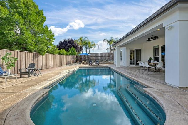 640 Russell Dr, Folsom, CA 95630