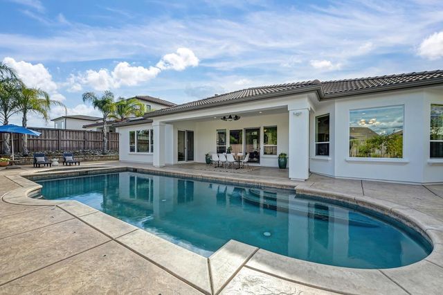 640 Russell Dr, Folsom, CA 95630