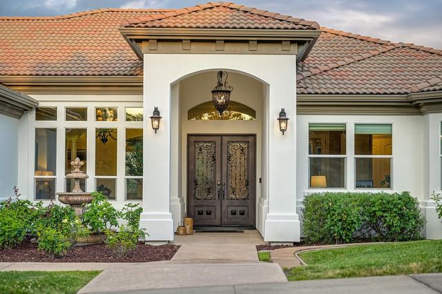 640 Russell Dr, Folsom, CA 95630