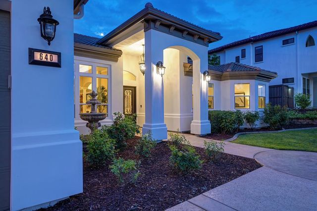 640 Russell Dr, Folsom, CA 95630