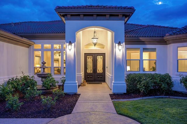 640 Russell Dr, Folsom, CA 95630