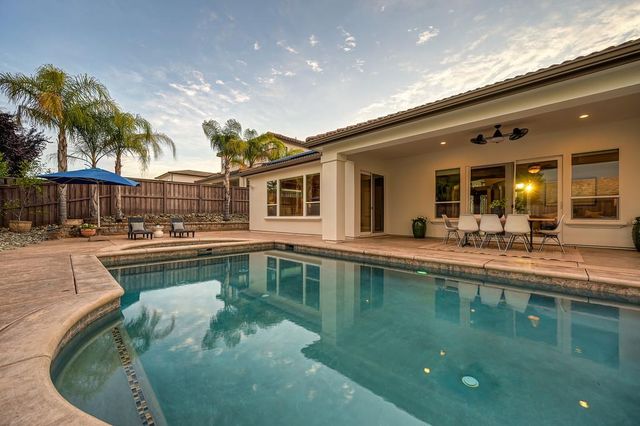 640 Russell Dr, Folsom, CA 95630