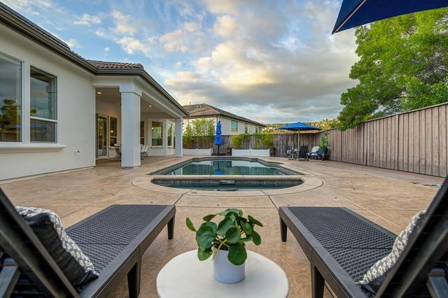 640 Russell Dr, Folsom, CA 95630