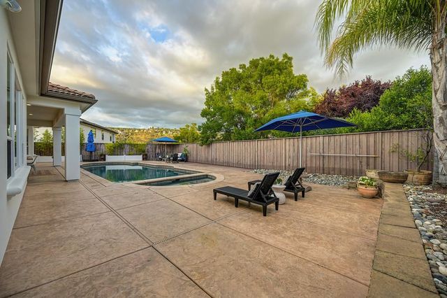 640 Russell Dr, Folsom, CA 95630